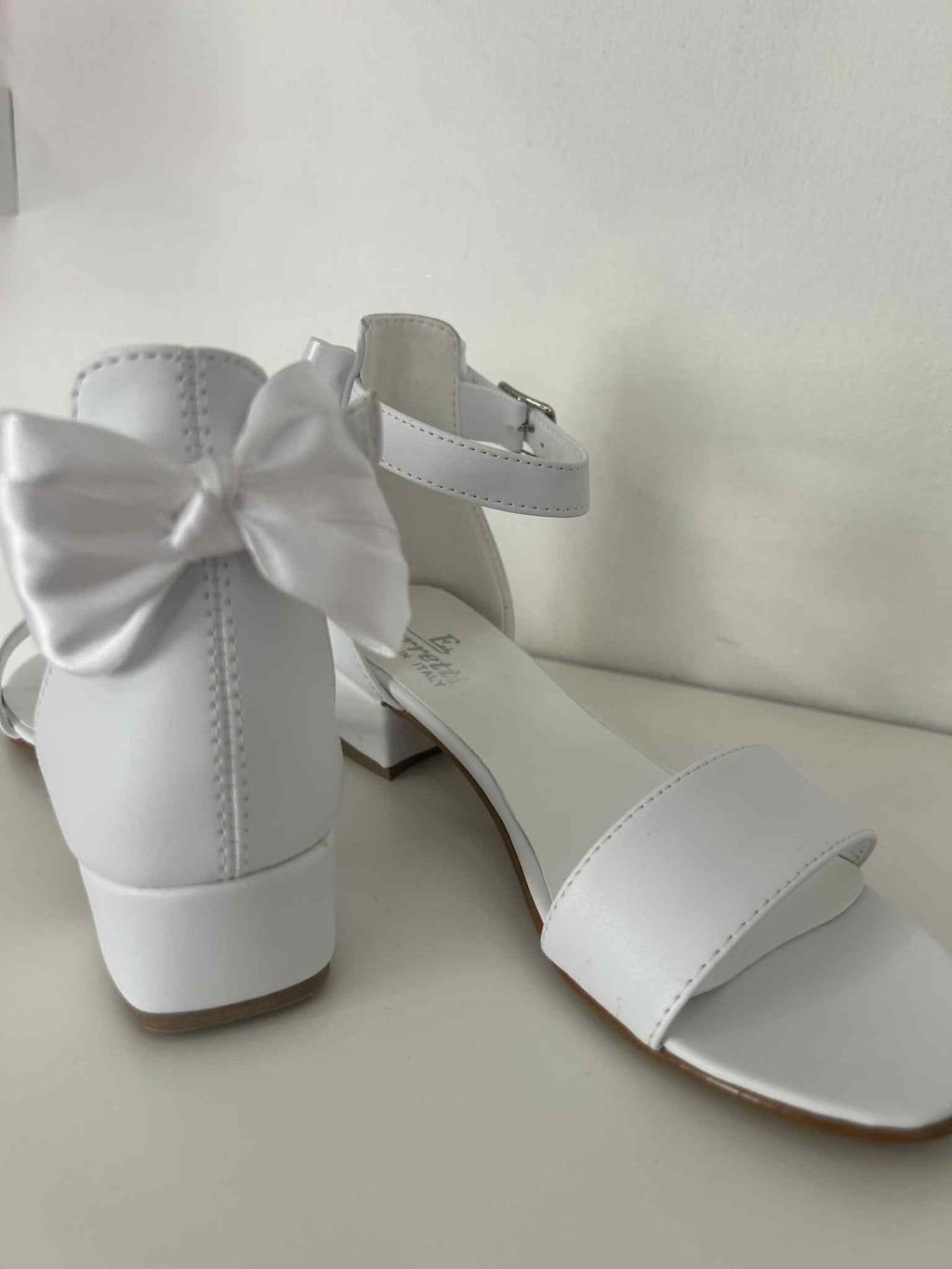 Sandalo fiocco con tacchetto