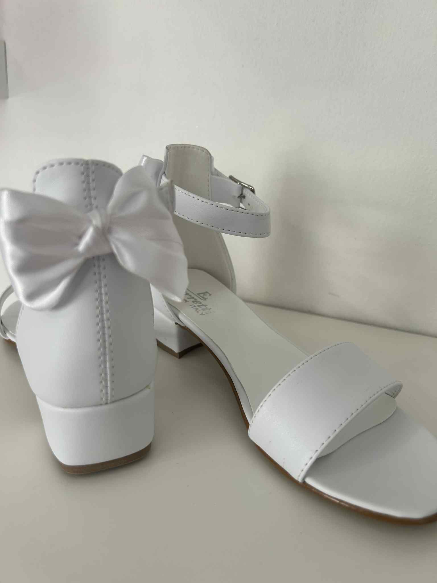 Sandalo fiocco con tacchetto