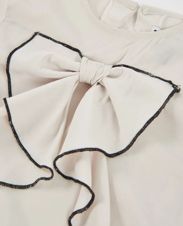 Camicia da bambina in tessuto a trama liscia con colletto con volant e fiocco centrale NATH KIDS