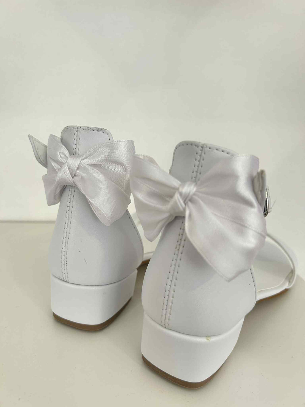 Sandalo fiocco con tacchetto