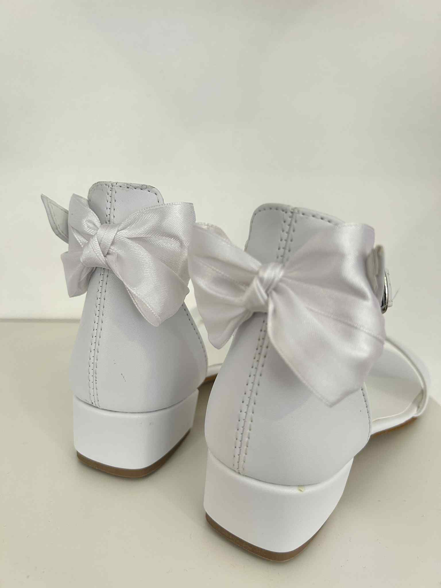 Sandalo fiocco con tacchetto