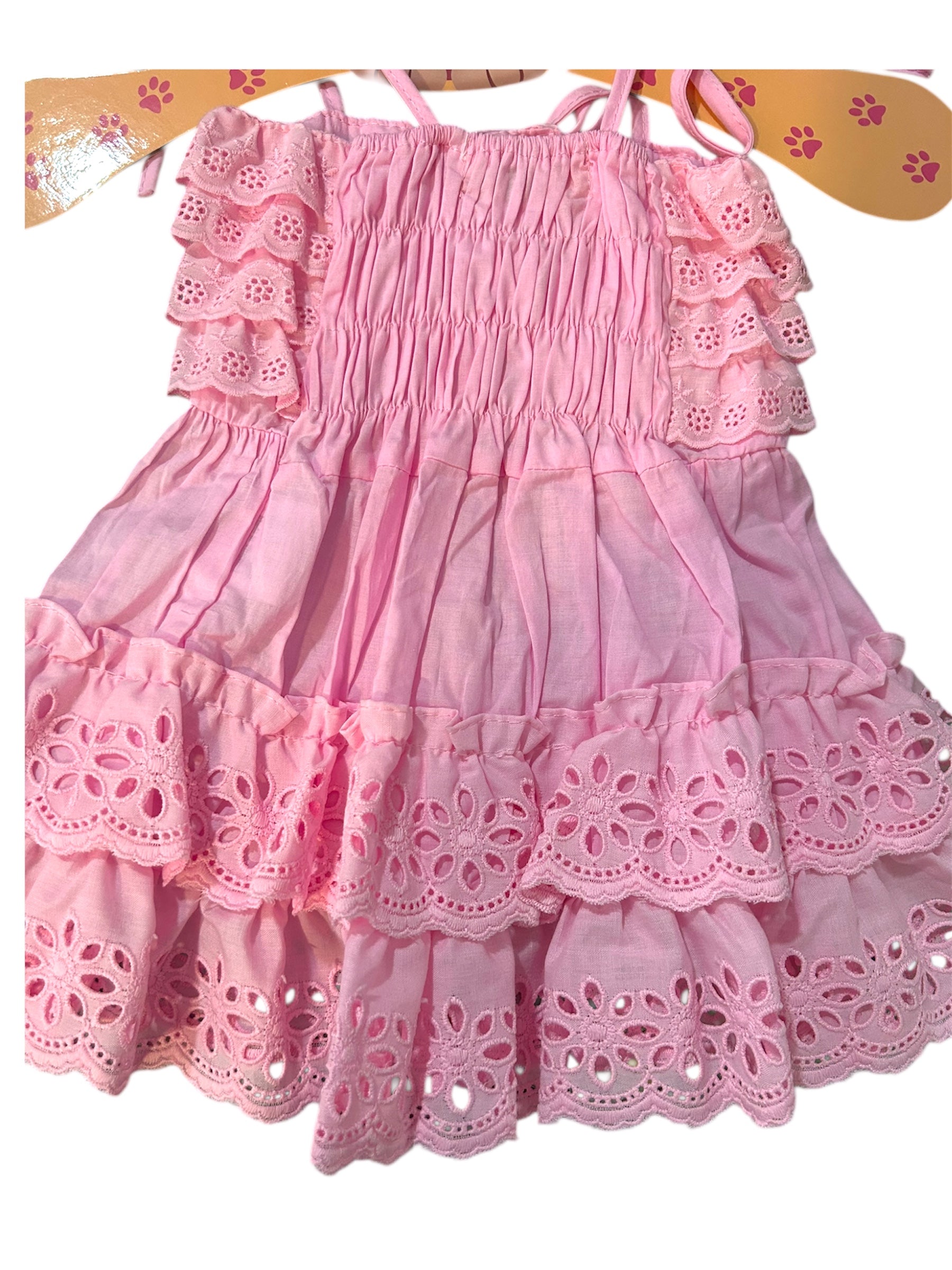 Abito in pizzo rosa con spalline regolabili