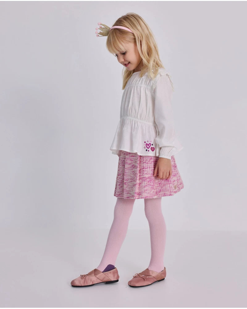 Blusa a maniche lunghe per bambina bianca con dettaglio di volant.