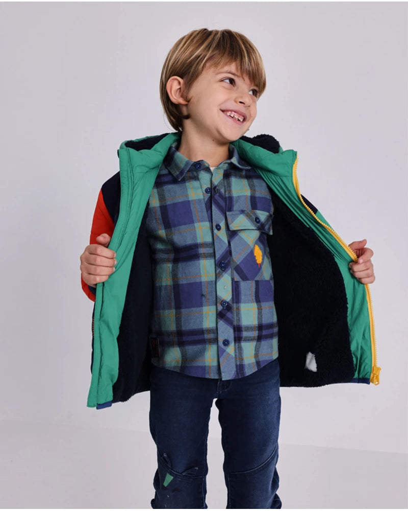 Camicia in flanella per bambino a quadri blu e verde con patch di albero.