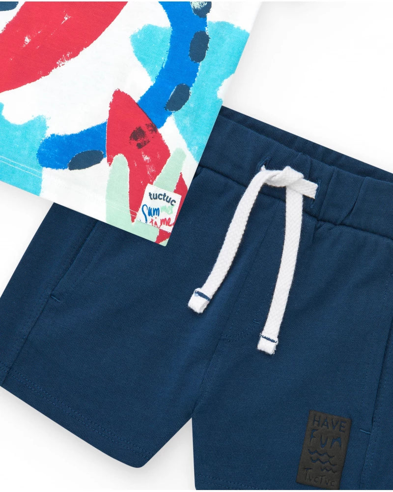 Completo per bambino con t-shirt stampata e bermuda blu regolabili