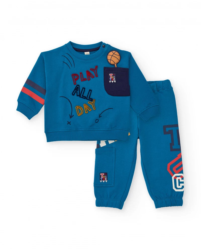 Completo felpa e pantalone per bambino in blu con stampa e ricami.