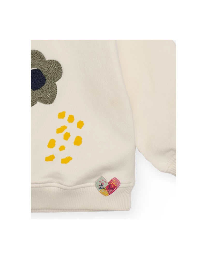 Felpa color crema per bambina con stampa floreale e cuori.