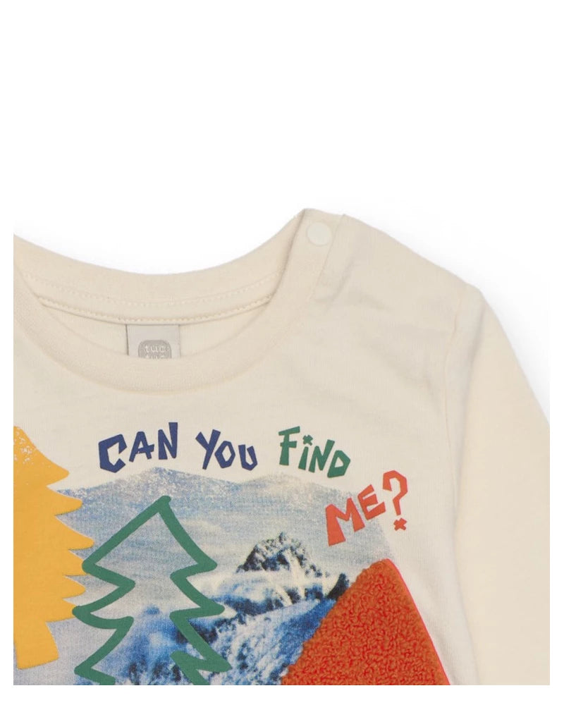 iva. Maglietta a maniche lunghe per bambino color panna con stampa di alberi e frase decorativa.