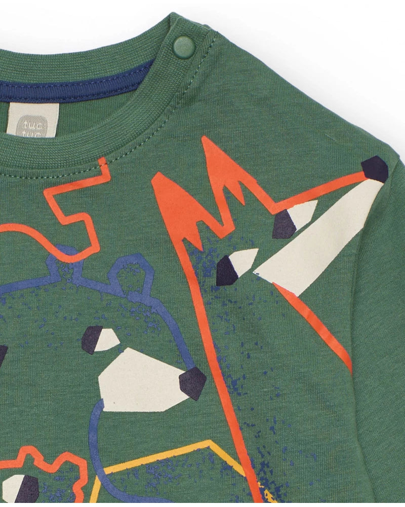 Maglietta a maniche lunghe per bambino verde con stampa di orsi geometrici.