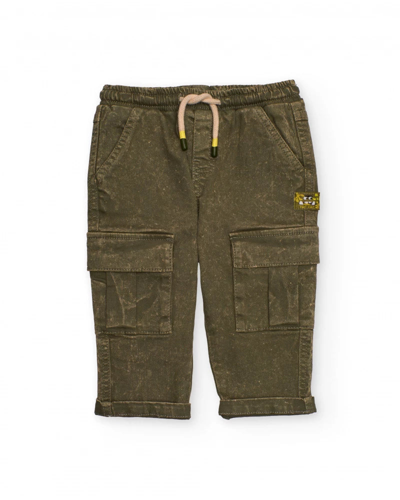 Pantaloni cargo per bambino color verde oliva con effetto lavato.