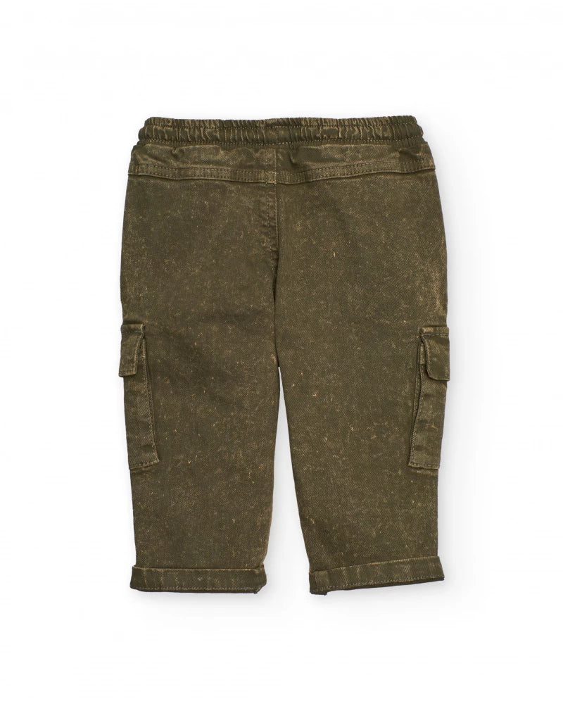 Pantaloni cargo per bambino color verde oliva con effetto lavato.
