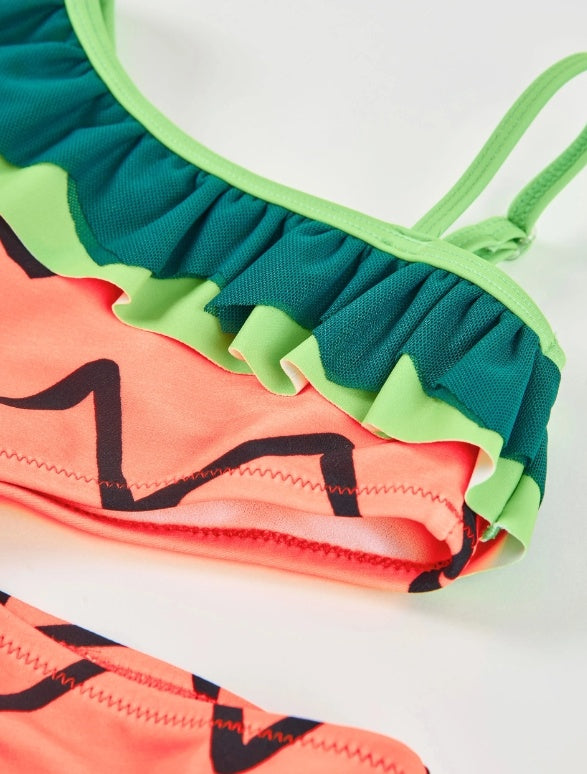 Costume da bagno da bambina in maglia con volant asimmetrico
