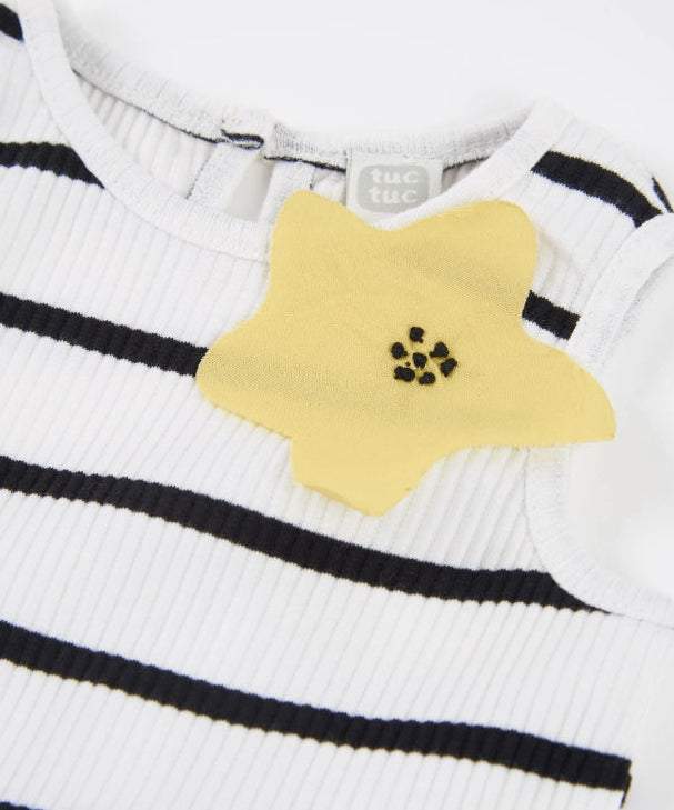 vestito in maglia a righe da bambina