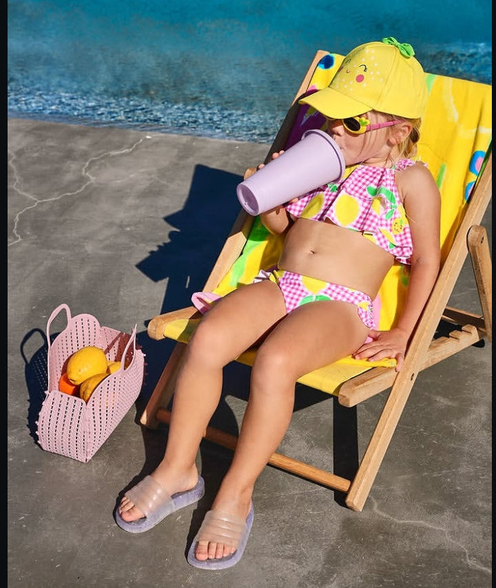 Bikini da bambina in maglia su fondo vichy